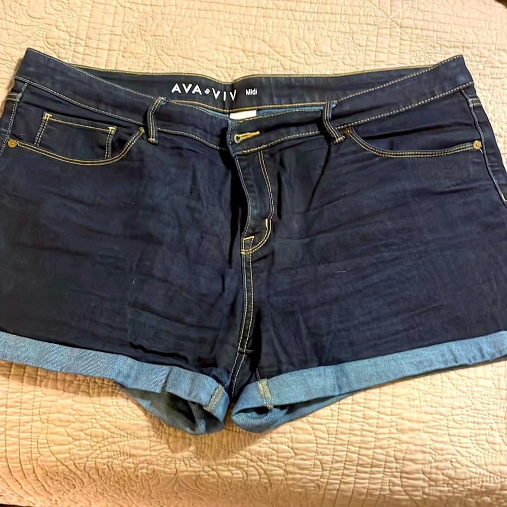 Size 20W denim shorts.